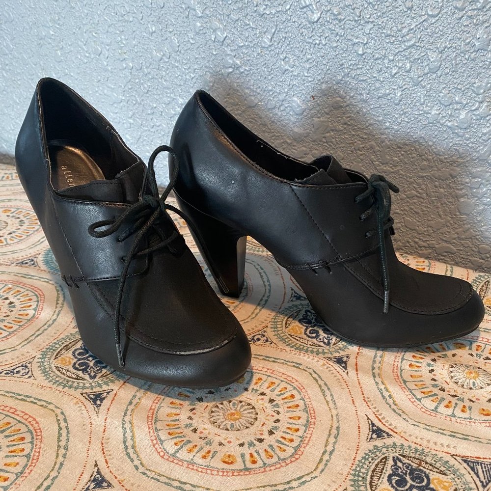 Attention Women's Size 7.5 Black Short Ankle Heeled Lace up Boots